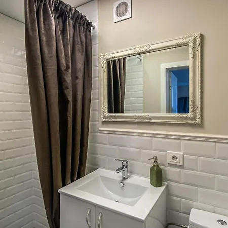 Akropolis Studija 2 *